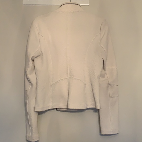 Blazer - Picture 4 of 8